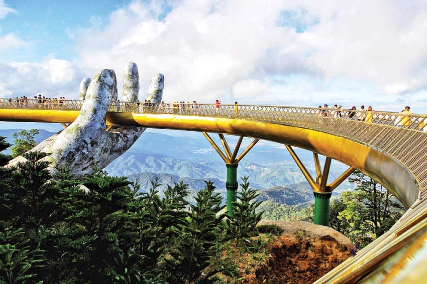 Du Lịch Bà Nà Hills: Giá Vé, Điểm Check-in, Lịch Trình Chi Tiết