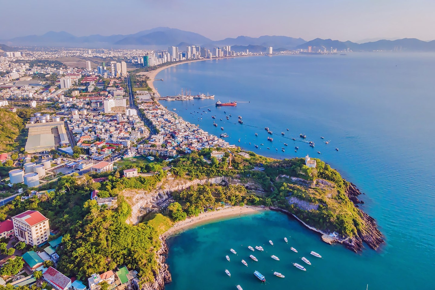Nha Trang - Thành phố biển thức giấc cùng mặt trời